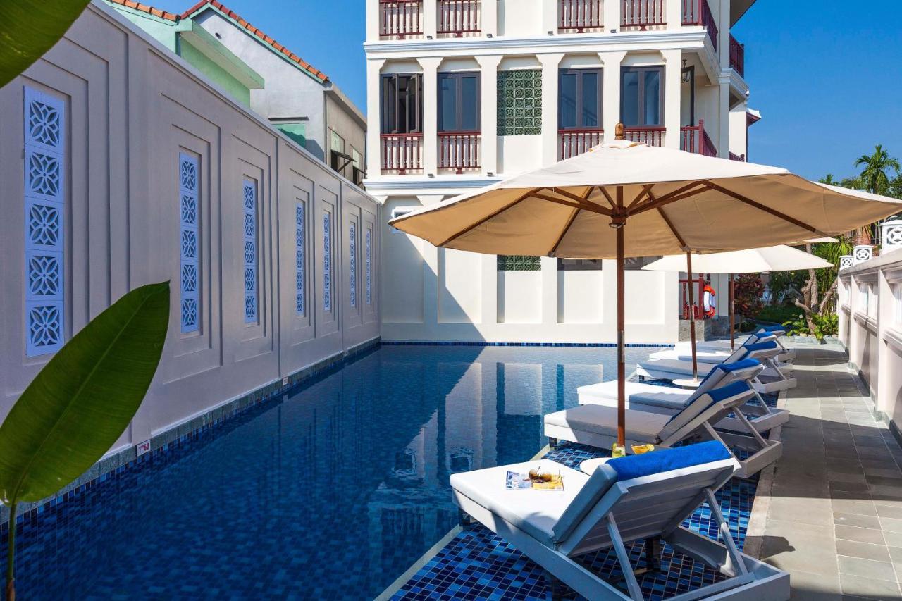 Cozy Savvy Boutique Hotel Hoi An Exterior foto The hotel's pool