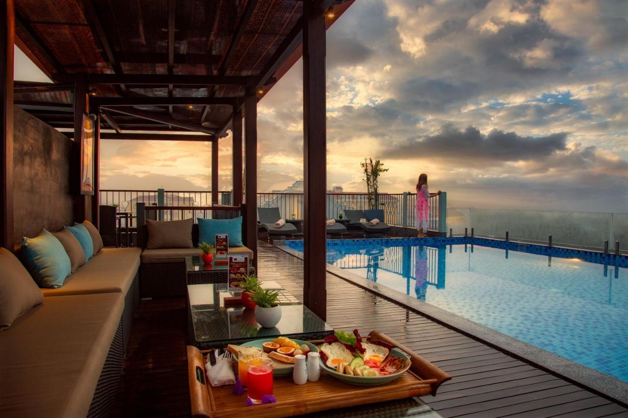 Cozy Savvy Boutique Hotel Hoi An Exterior foto The pool at the hotel