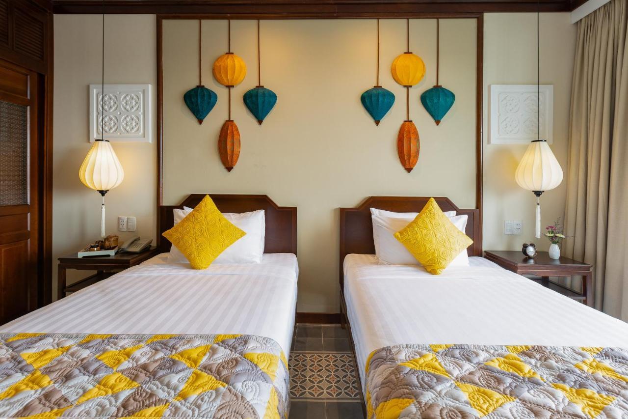 Cozy Savvy Boutique Hotel Hoi An Exterior foto Lanterns in a hotel room